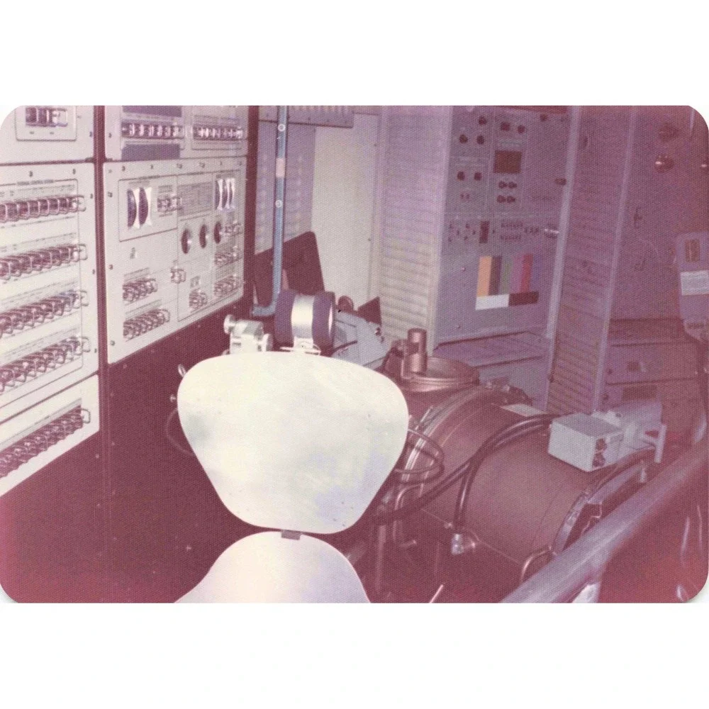 Vintage 1970s NASA Aerospace Spacecraft Control Room Photo Lot of 5 - Picture 2 of 5
